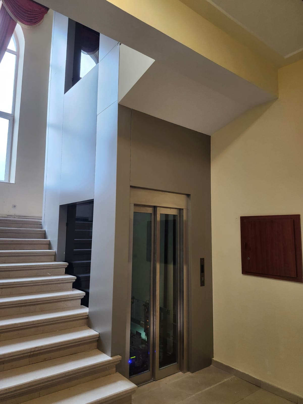 اسانسور شیشه ای اسانسور شیشه ای